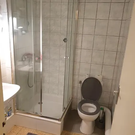 New Cheap Private Room, Kitchen , Overwieuw Sea,tram On Spot, 12 Minutes From Train Station With Tram , In 17 Min Tram , Privee Pas Cher, Cuisine Equipee , Tram Sur Place, Apercu Mer, 12 Min De La Gare De Avec Le Tram, 17 Min * 니스