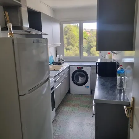 New Cheap Private Room, Kitchen ,tram On Site, 12 Minutes From Train Station With Tram , In 17 Min With Tram , Privée Pas Cher, Cuisine équipée , Tram Sur Place, à 12 Min De La Gare De Avec Le Tram, 17 Min Couette-café